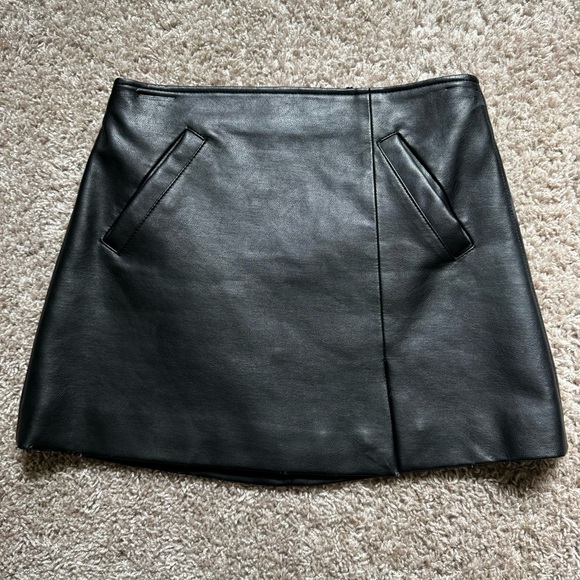 BlankNYC Faux Leather Miniskirt – Black, Size 2 aka 26” Waist, Edgy & Chic Style - Picture 1 of 15